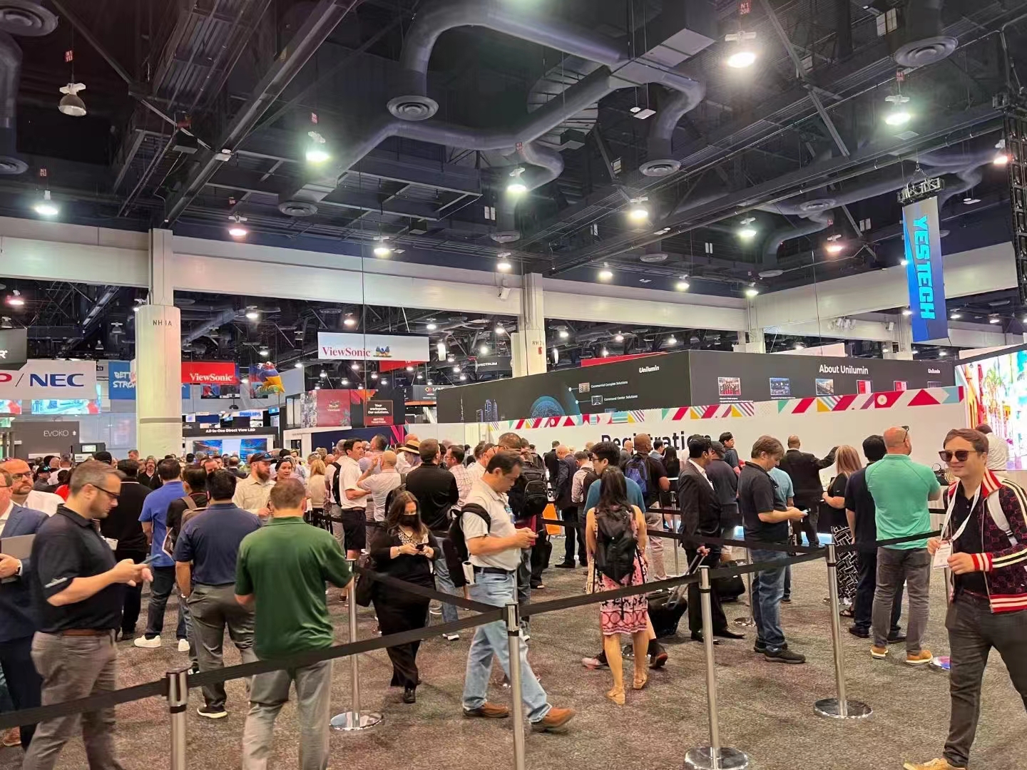 1688547177385473.jpg 美國展會搭建現場圖