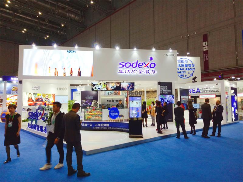 72小時極限搭建：世界500強(qiáng)新品發(fā)布展臺全流程揭秘